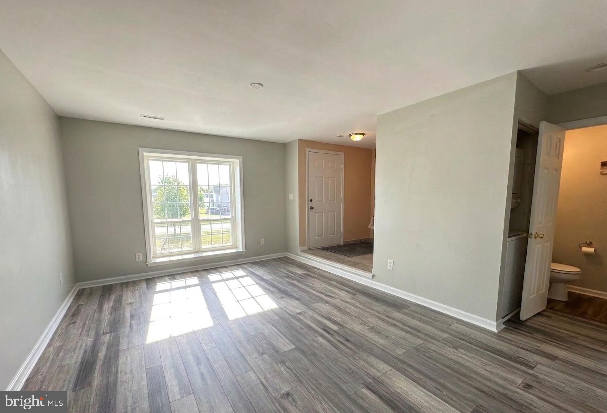 326 Lancaster Square, Unit 326 Sterling, VA 20164 - Photo 9 of 26 Bright Main Level
