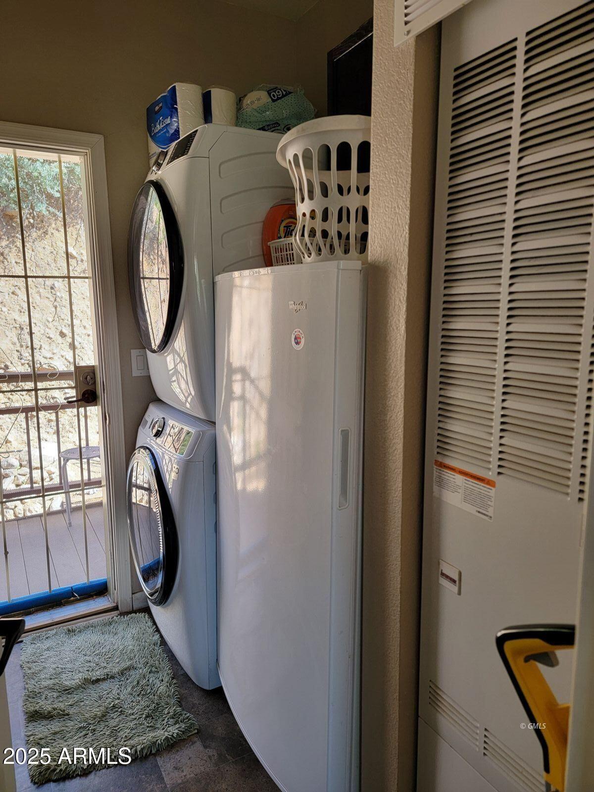 9383 Kellner Canyon Road Globe, AZ 85501 - Photo 19 of 32 a view of washer and dryer