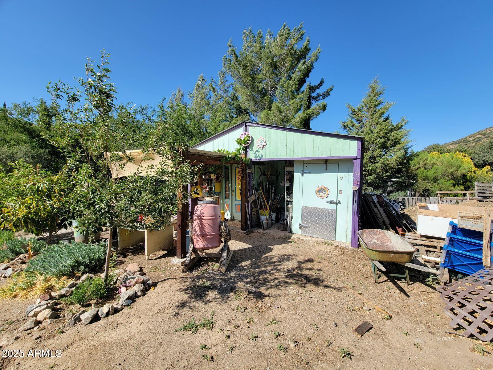 9383 Kellner Canyon Road Globe, AZ 85501 - Photo 25 of 32 a view of a chairs and tables in the patio