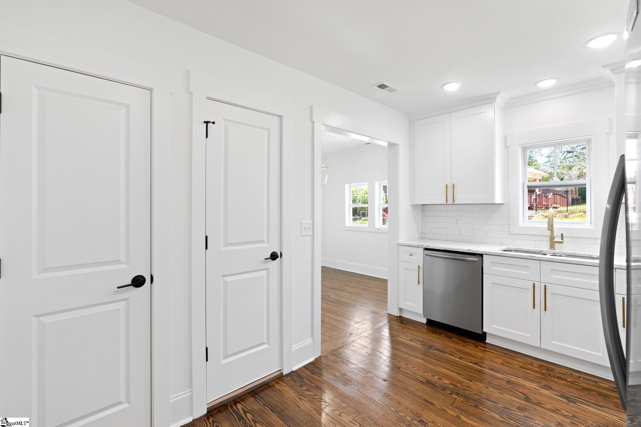 2 Maco Street Greenville, SC 29607 - Photo 17 of 35