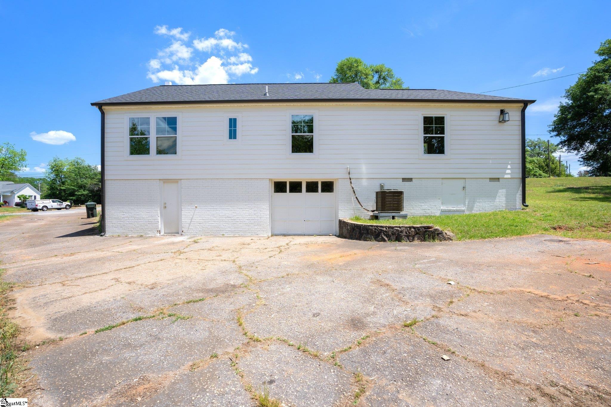 2 Maco Street Greenville, SC 29607 - Photo 31 of 35