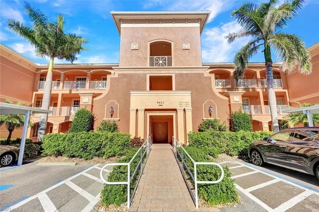 $319,000 | 9621 Spanish Moss Way, Unit 3831, Bonita Springs, FL 34135