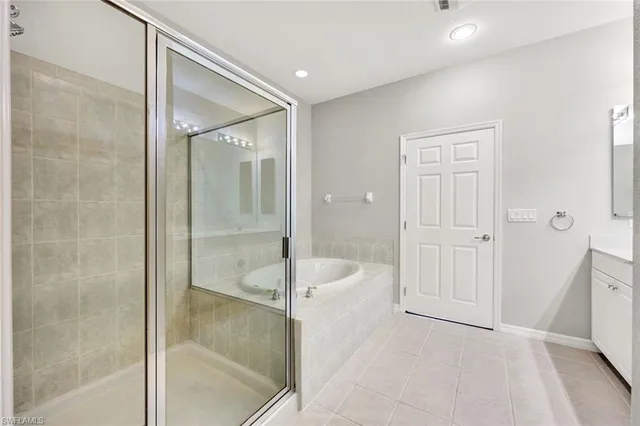 $319,000 | 9621 Spanish Moss Way, Unit 3831, Bonita Springs, FL 34135