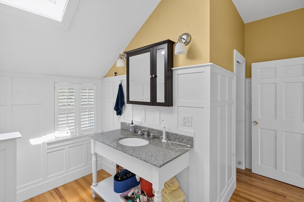 51 Davis Street Tisbury, MA 02568 - Photo 19 of 24
