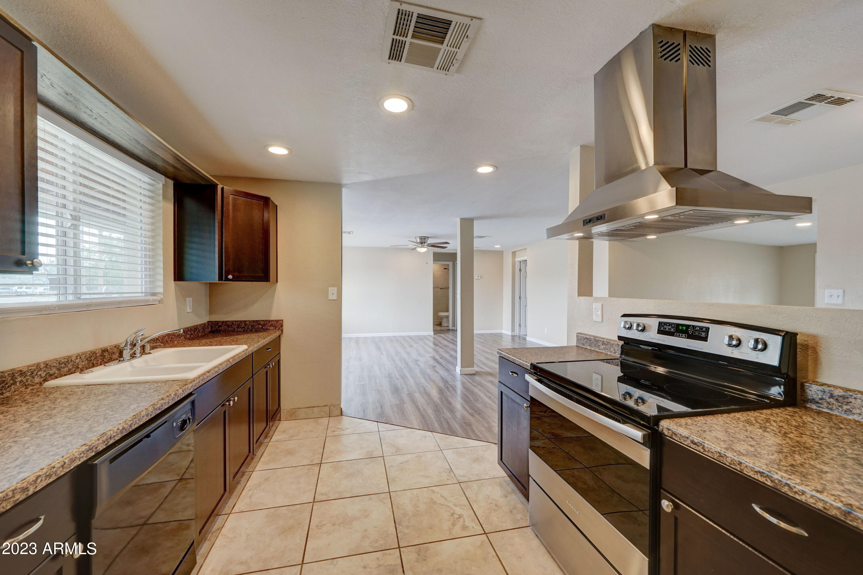 2741 W Pierson-10