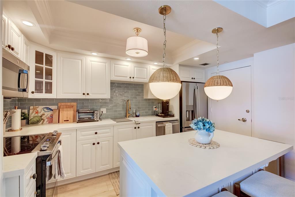 1212 Benjamin Franklin Drive, Unit 504 Sarasota, FL 34236 - Photo 15 of 48