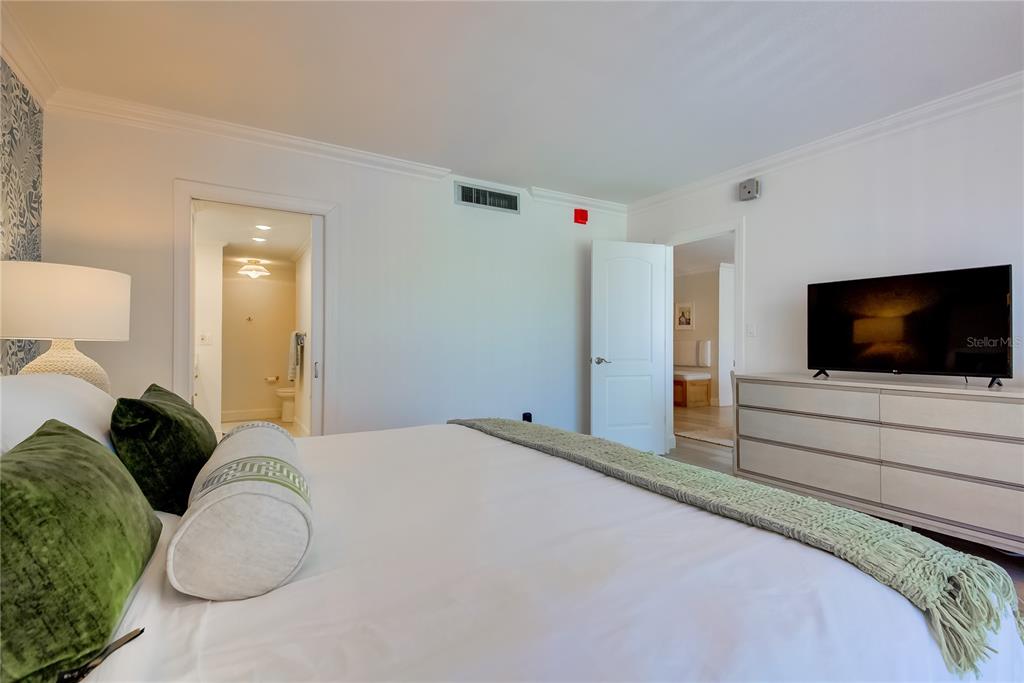 1212 Benjamin Franklin Drive, Unit 504 Sarasota, FL 34236 - Photo 22 of 48