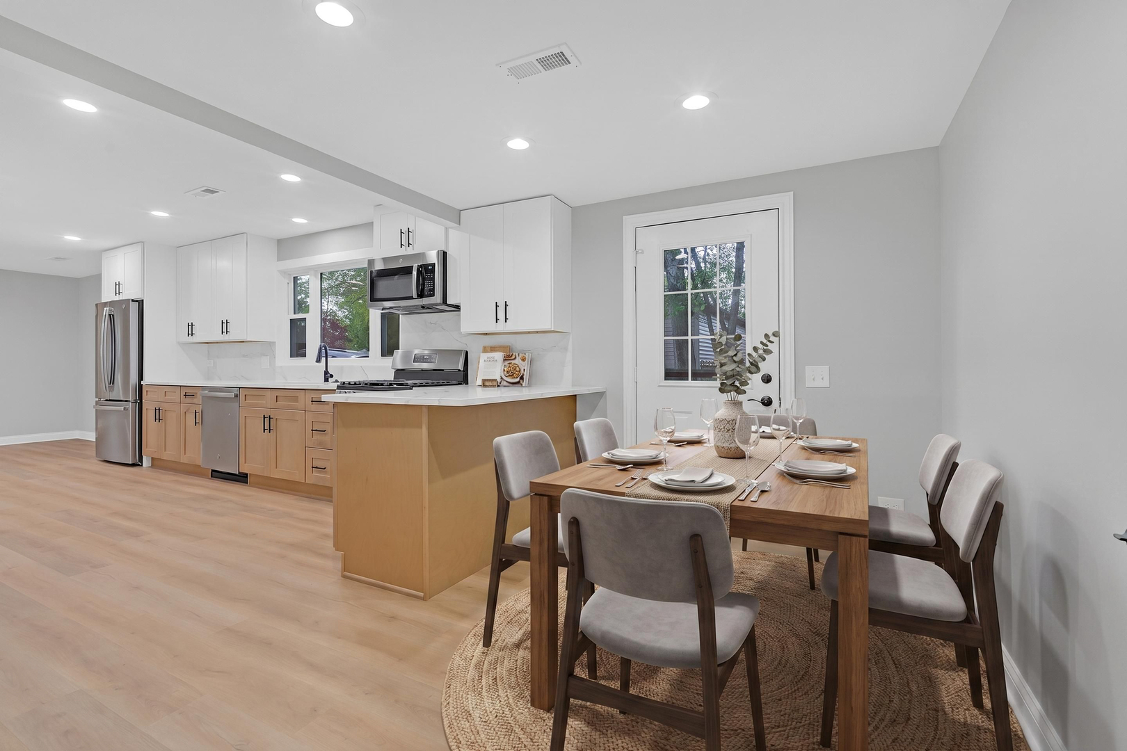 15 Johnathan Road Lake Zurich, IL 60047 - Photo 9 of 44 Gallery Image 9