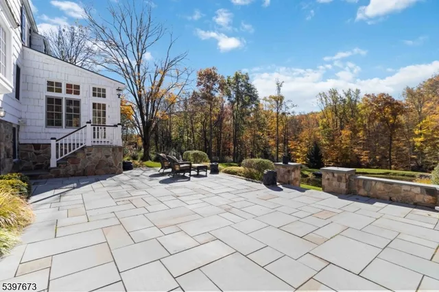 a view of roof with sitting area