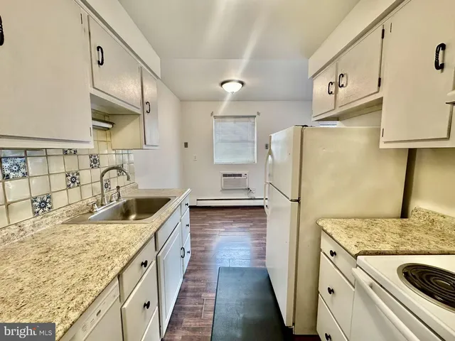 $200,000 | 412 North Wayne Avenue, Unit 104, Wayne, PA 19087