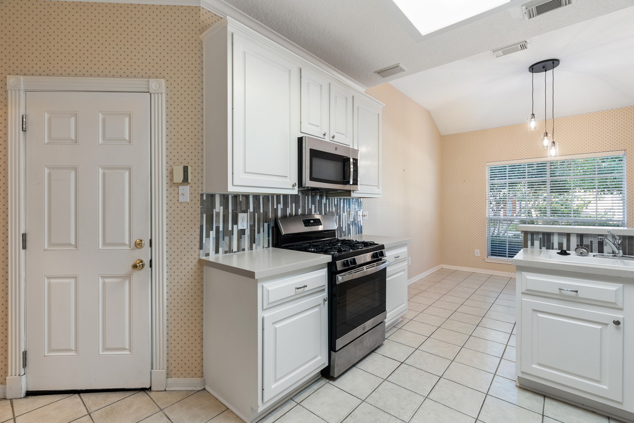 14420 Walters Road, Unit 20 Houston, TX 77014 - Photo 6 of 27 kitchen with exit to the
garage