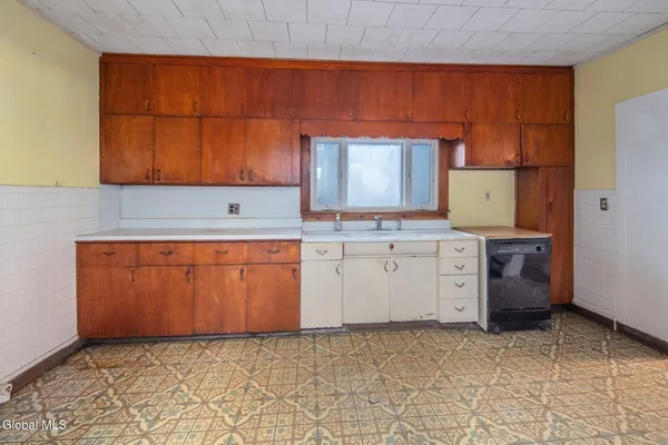$138,000 | 132 Grove Street, Middleburgh, NY 12122