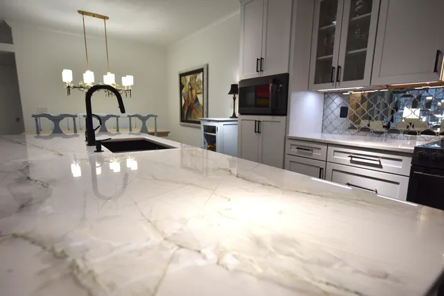 $409,000 | N30-w23021 Pineview Circle, Unit 3, Pewaukee, WI 53072