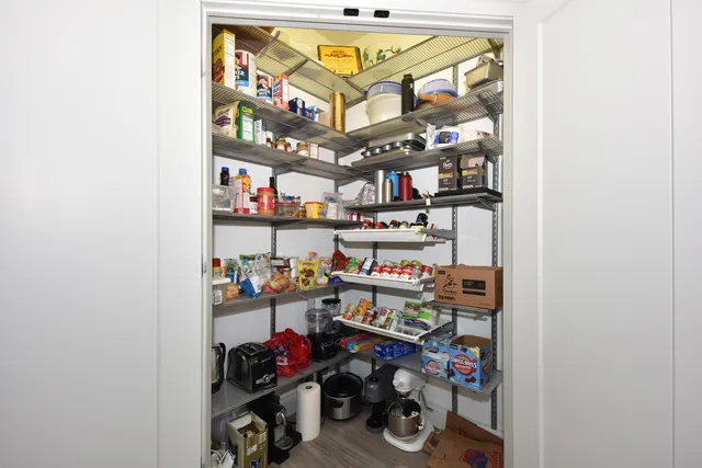 $409,000 | N30-w23021 Pineview Circle, Unit 3, Pewaukee, WI 53072