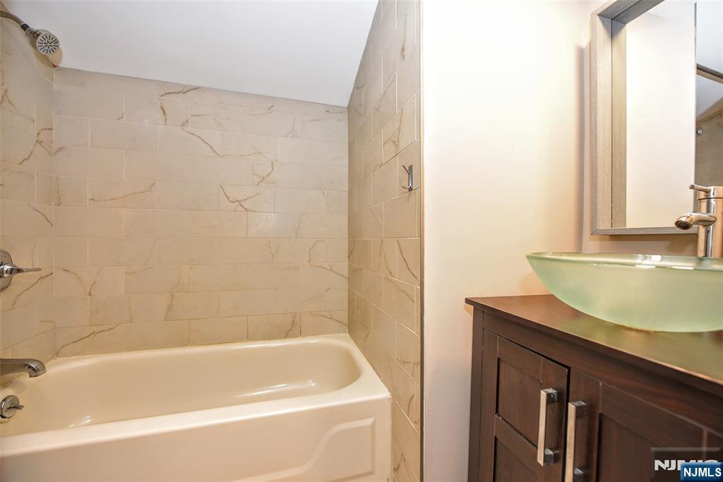 6 Standish Lane Butler, NJ 07405 - Photo 7 of 11
