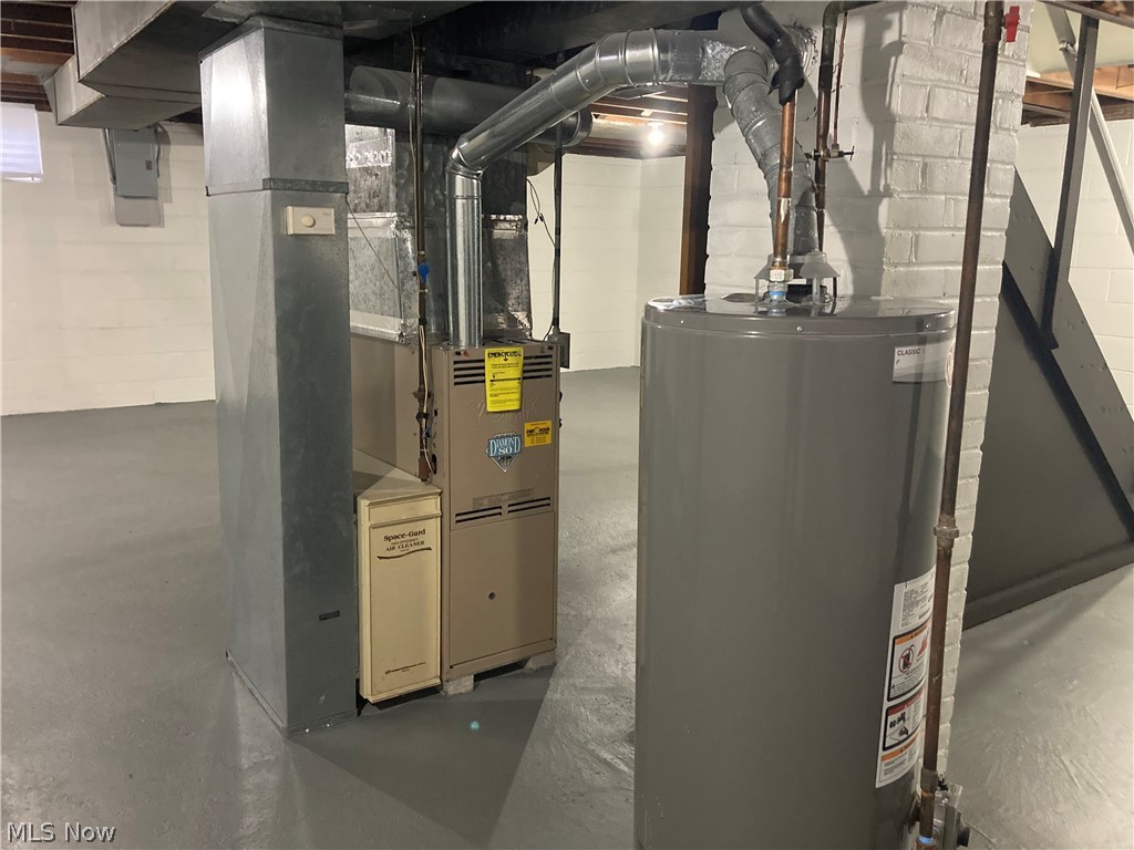 1407 Lander Road Cleveland, OH 44124 - Photo 31 of 33 Utility room featuring gas water heater