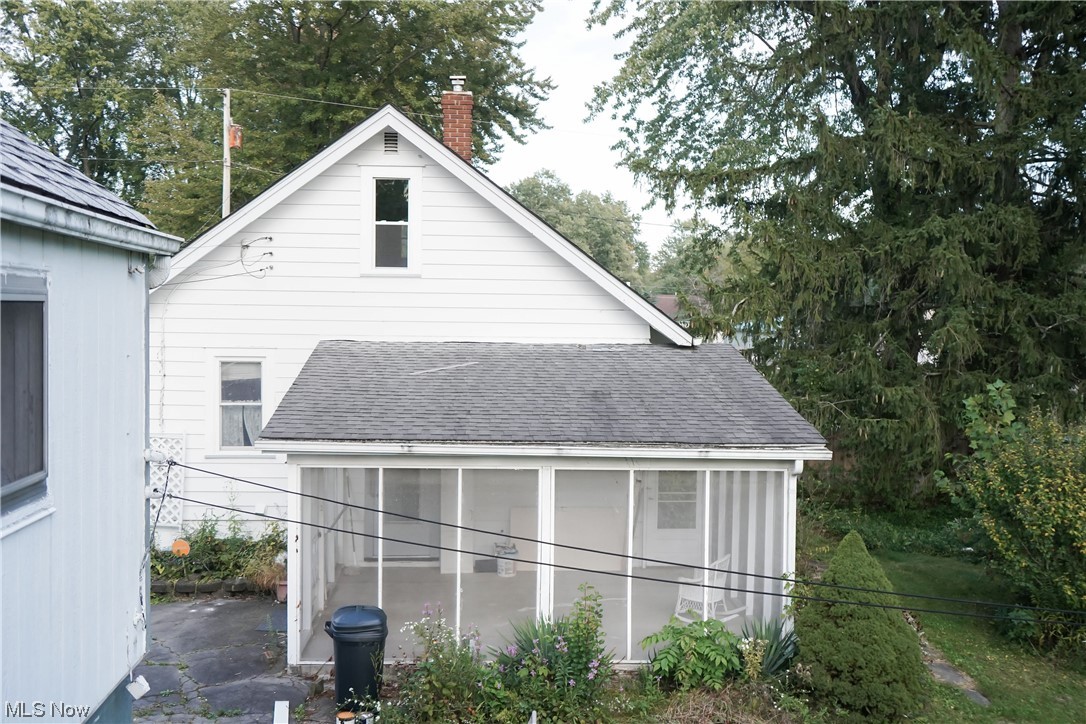 326 Pangborn Road Leavittsburg, OH 44430 - Photo 18 of 25 Sunroom / solarium with vaulted ceiling with beams