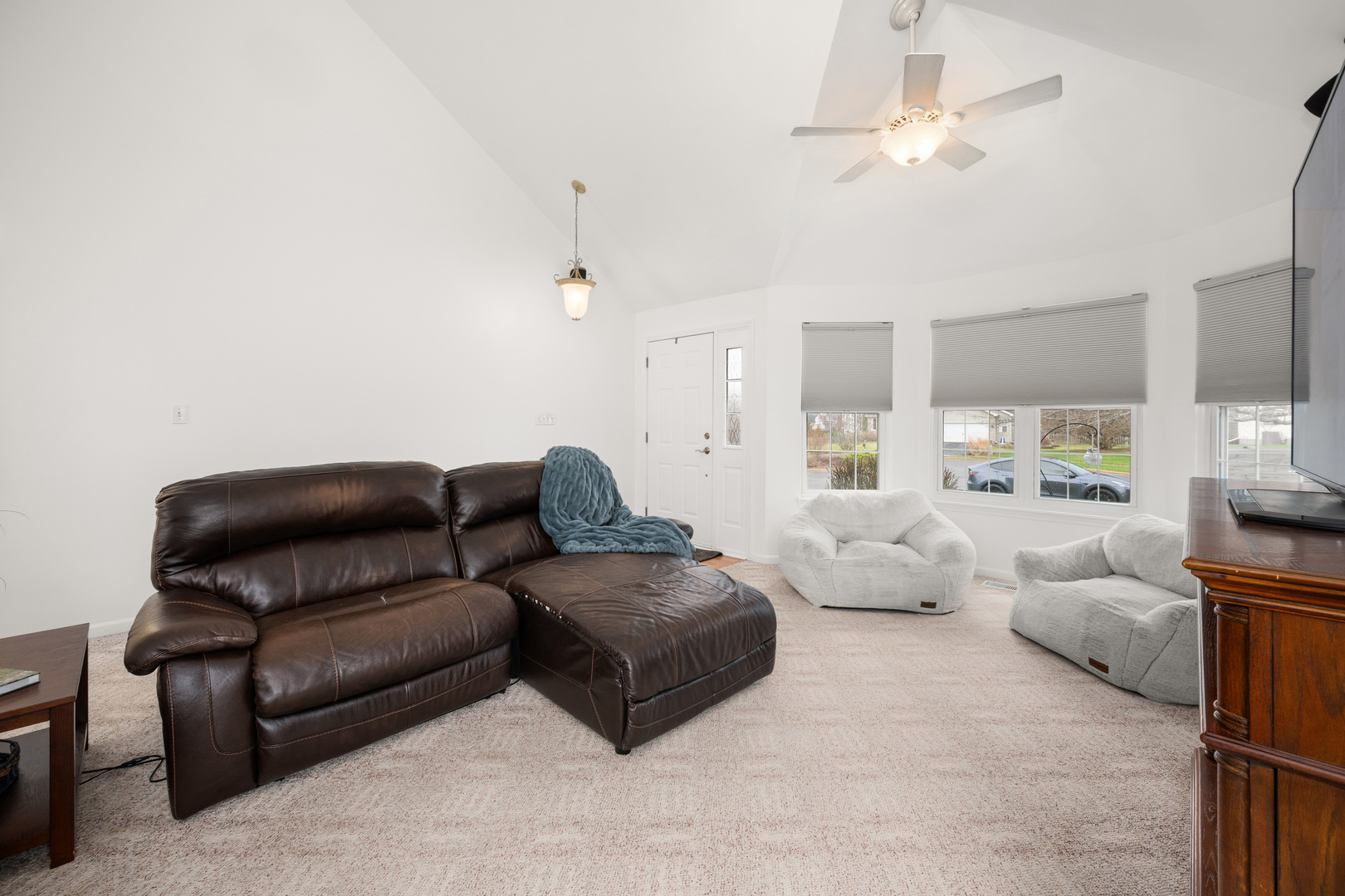 1277 Ryan Court DeKalb, IL 60115 - Photo 15 of 37 a living room with furniture