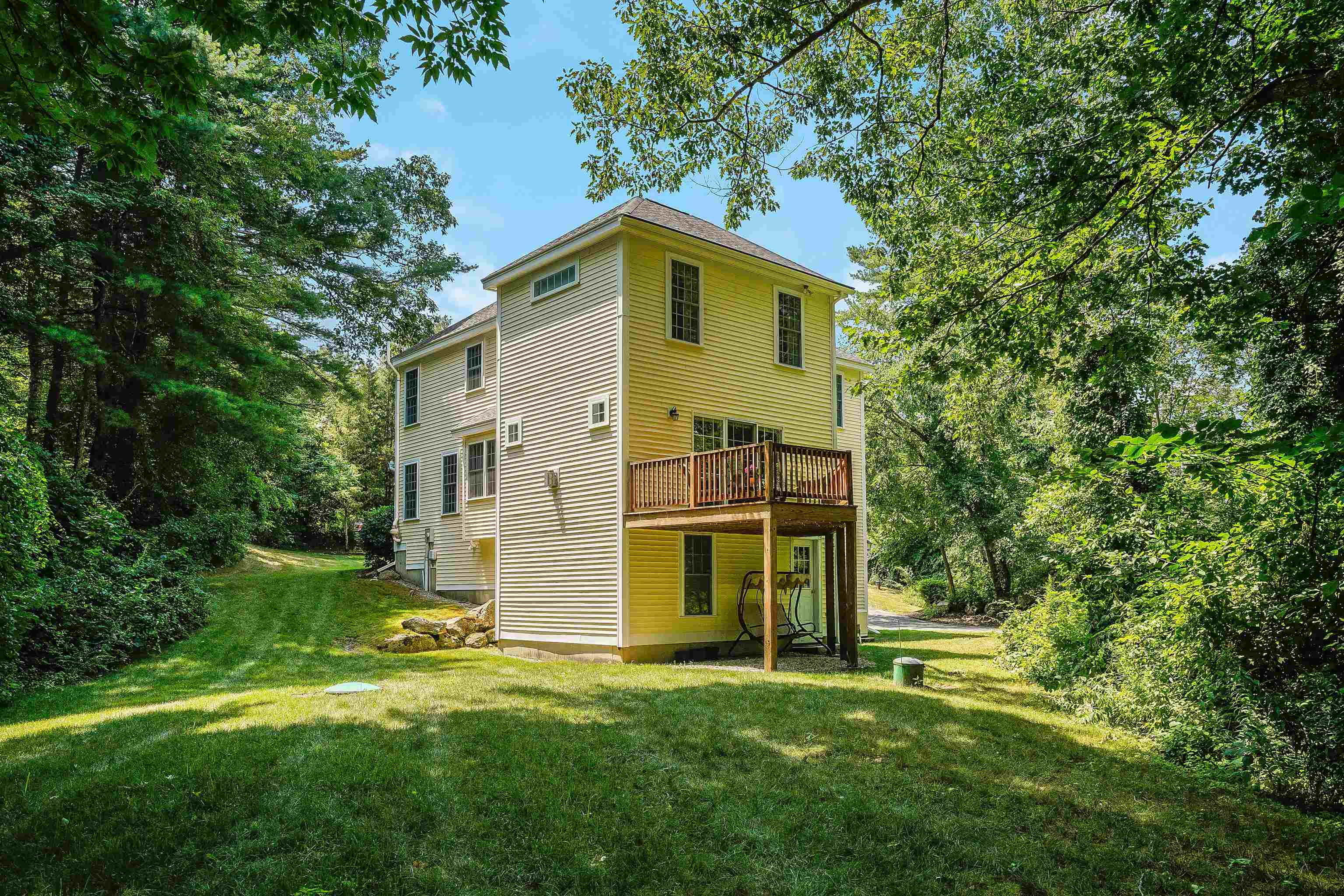 136 Jenkins Road Bedford, NH 03110 - Photo 31 of 40