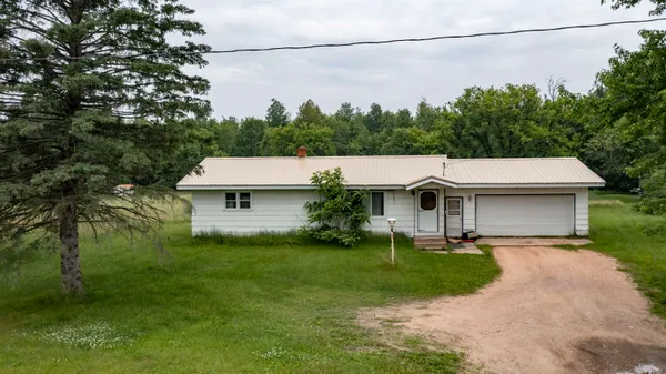 $299,000 | E1990 State Road 54, Waupaca, WI 54981