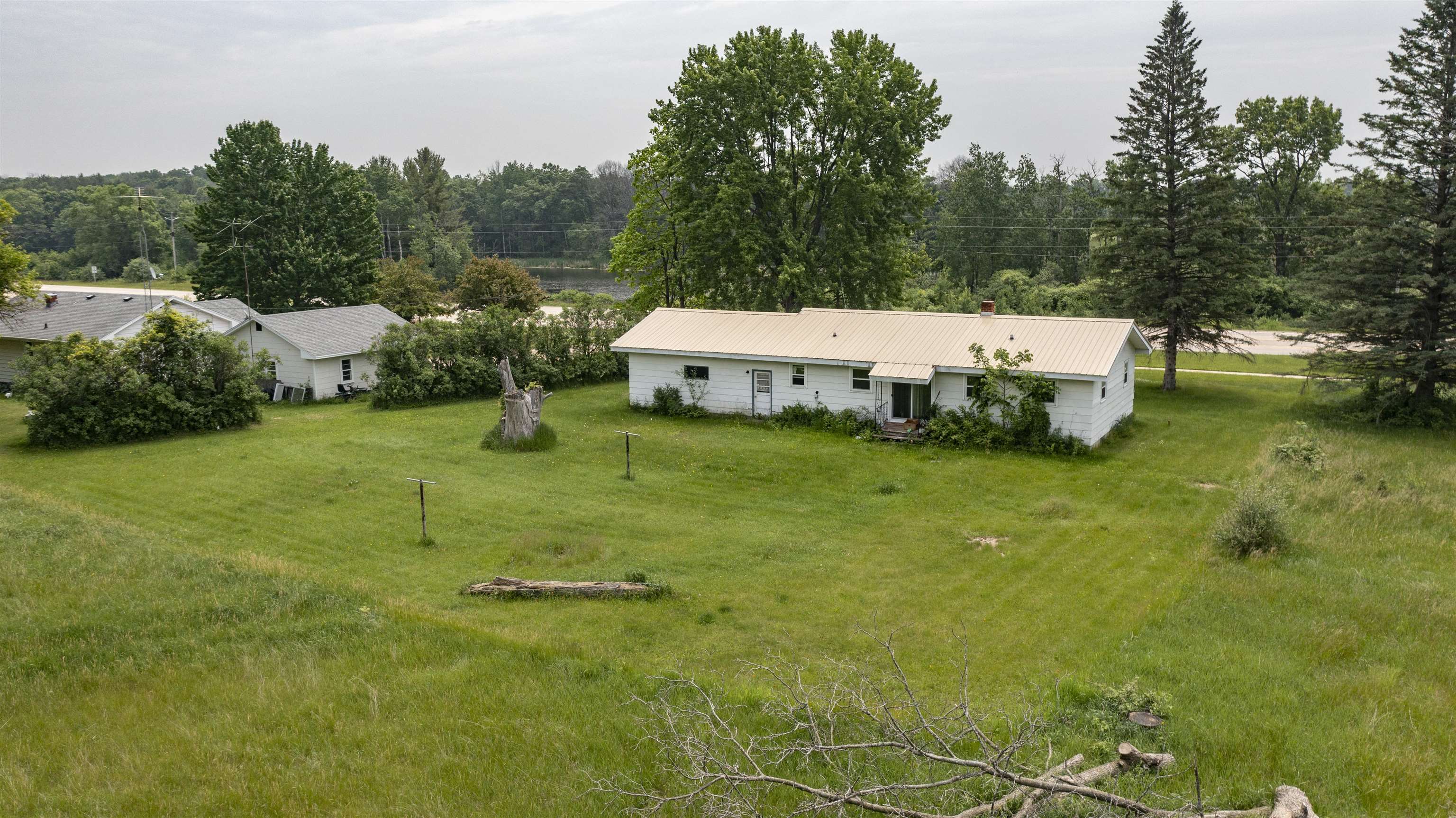 E1990 State Road 54 Waupaca, WI 54981 - Photo 2 of 23