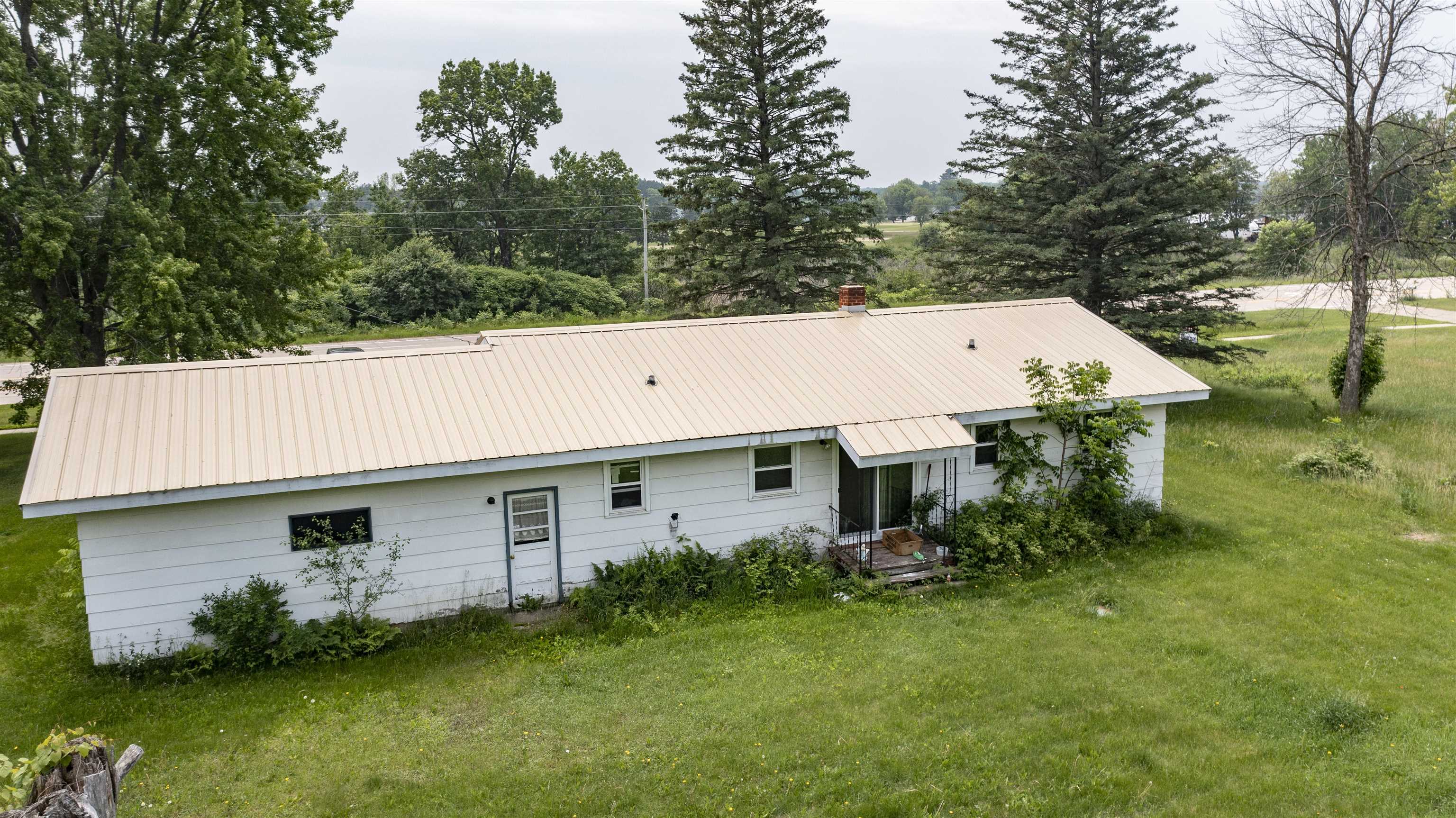 E1990 State Road 54 Waupaca, WI 54981 - Photo 3 of 23