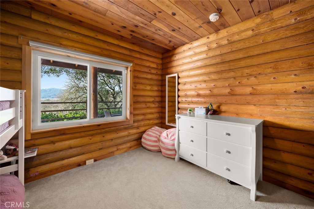 4620 Obispo Road Atascadero, CA 93422 - Photo 27 of 50 a spacious bedroom with a bed and a window