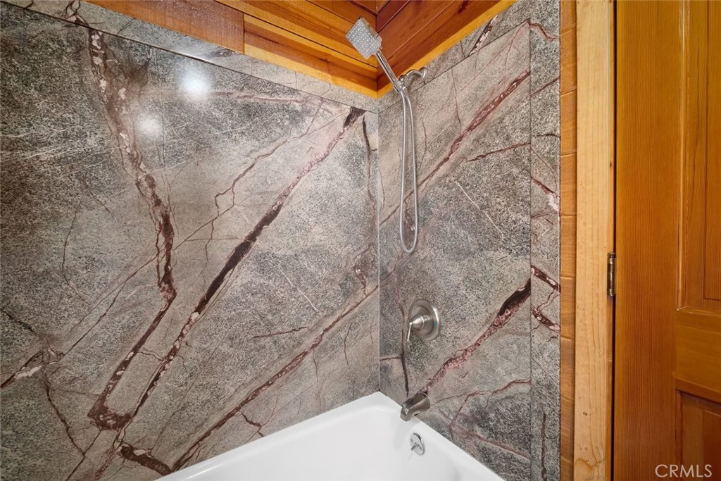 4620 Obispo Road Atascadero, CA 93422 - Photo 33 of 50 a view of a bathtub in a balcony