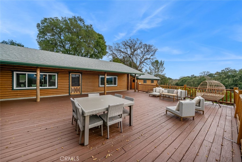 4620 Obispo Road Atascadero, CA 93422 - Photo 38 of 50 a balcony with wooden floor table and chairs