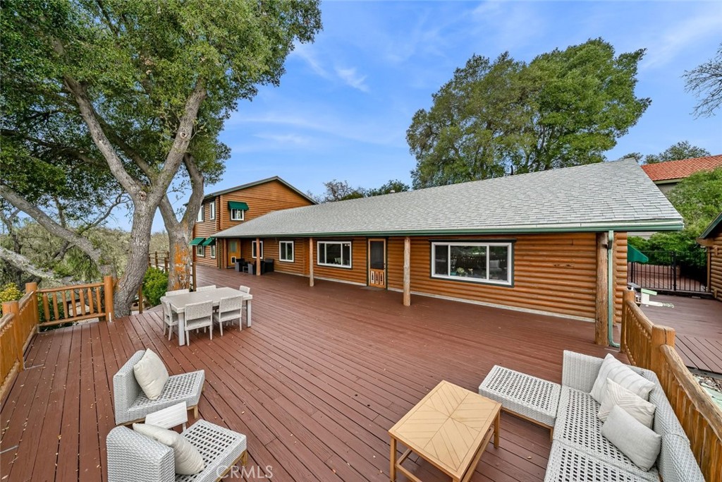 4620 Obispo Road Atascadero, CA 93422 - Photo 10 of 50 a view of a house with a chairs in patio