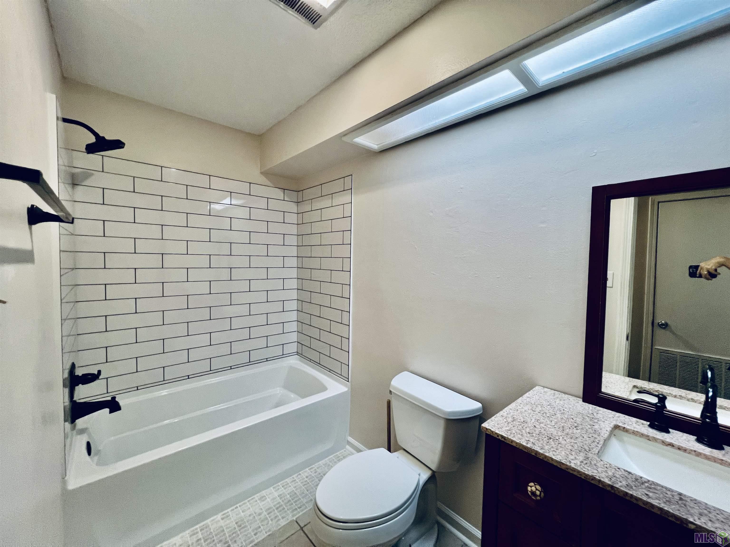 5233 Butter Creek Lane, Unit J7 Baton Rouge, LA 70809 - Photo 10 of 15