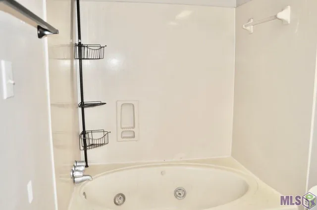 $1,050 | 5233 Butter Creek Lane, Unit J7, Baton Rouge, LA 70809