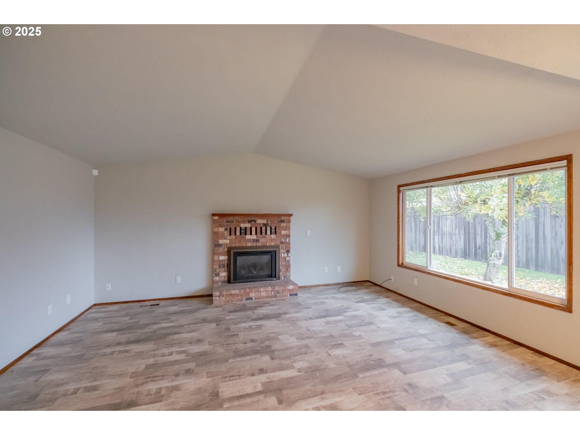 2473 Grand Prairie Road Southeast Albany, OR 97322 - Photo 2 of 46