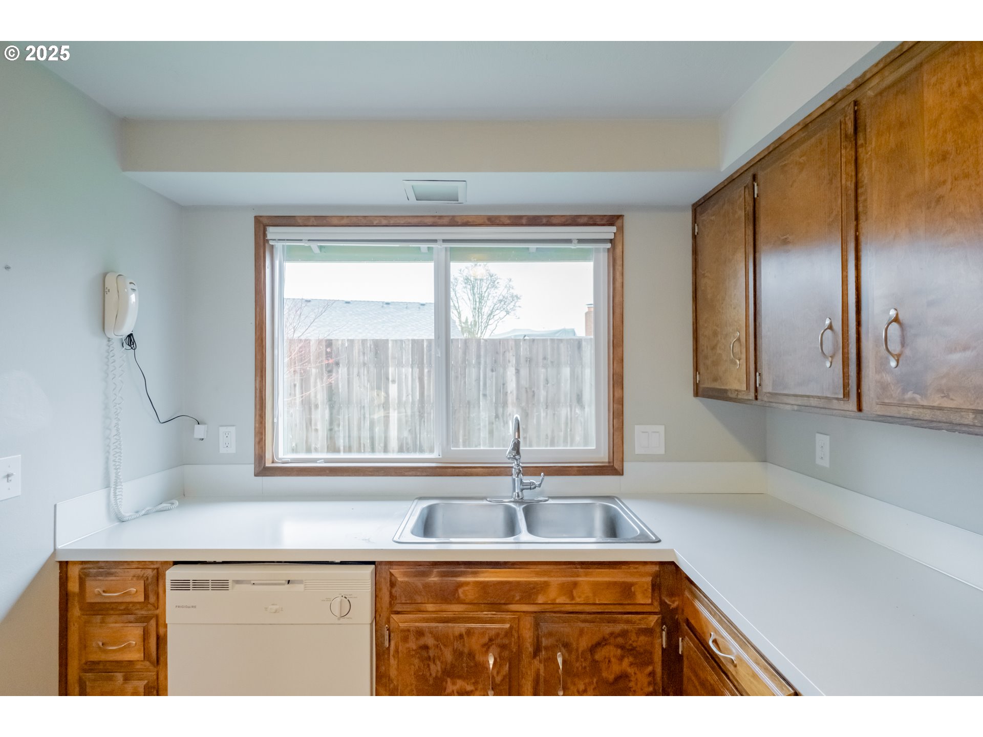 2473 Grand Prairie Road Southeast Albany, OR 97322 - Photo 7 of 46