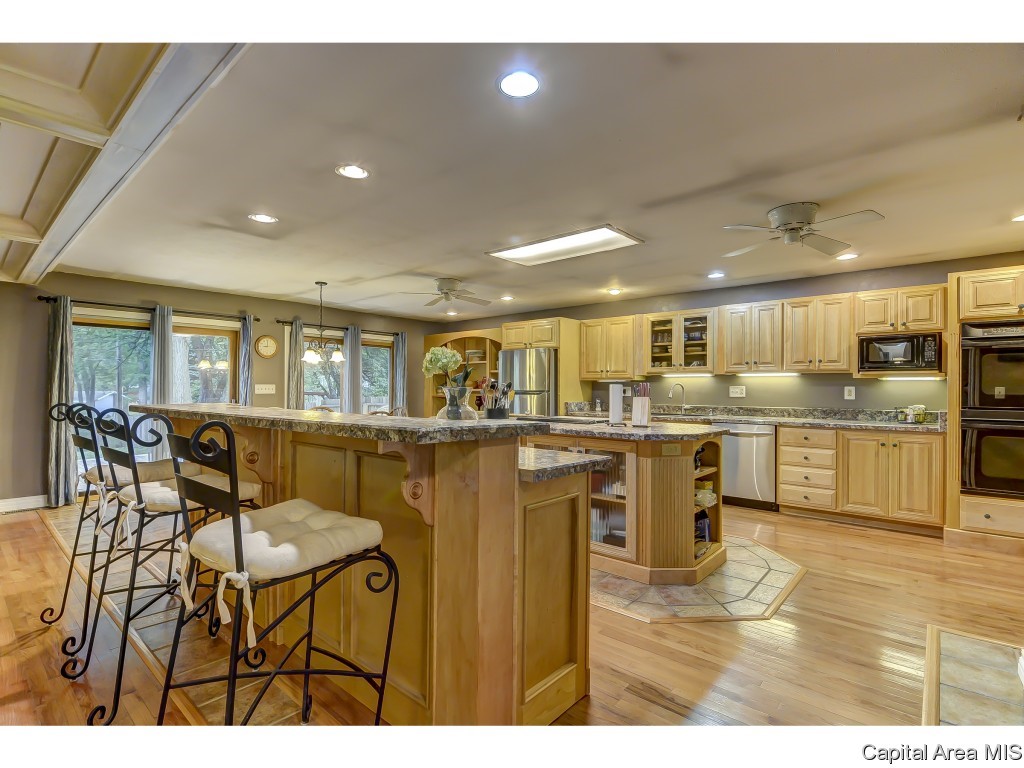 304 Cartwright Drive Springfield, IL 62702 - Photo 8 of 34