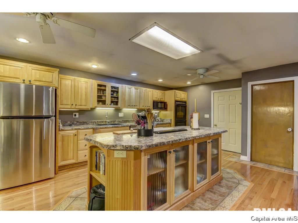 304 Cartwright Drive Springfield, IL 62702 - Photo 9 of 34