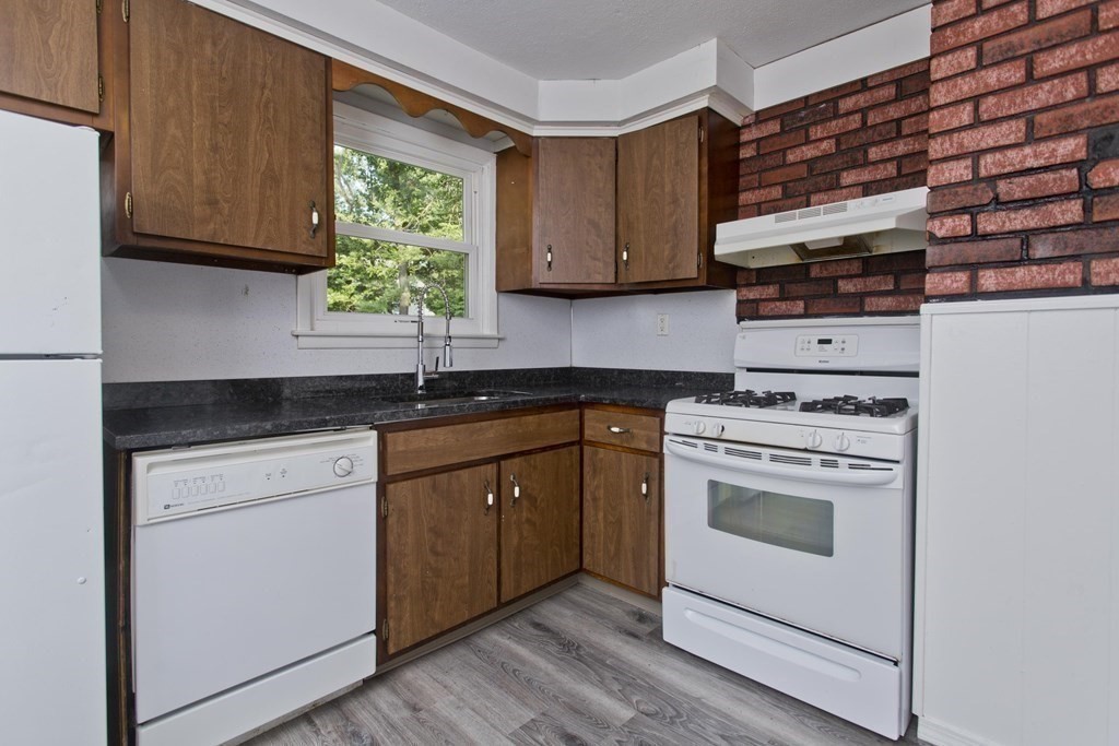 165 Rosewell Street Springfield, MA 01109 - Photo 4 of 18 Gallery Image 4