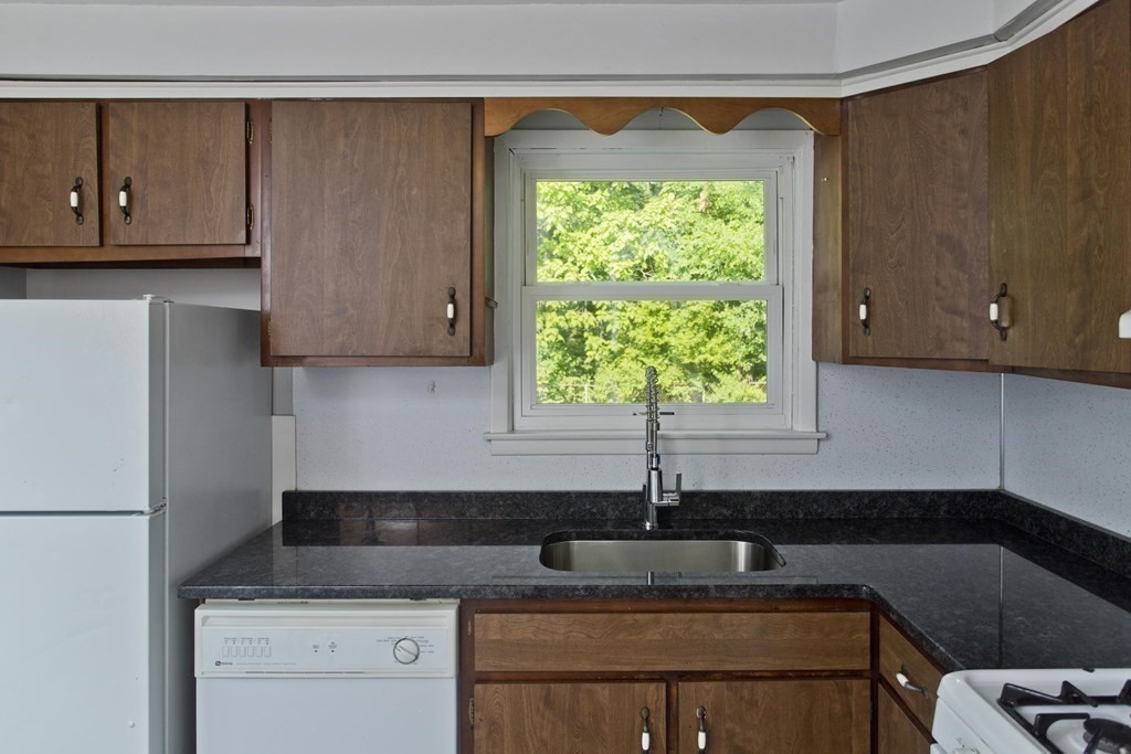 165 Rosewell Street Springfield, MA 01109 - Photo 5 of 18 Gallery Image 5