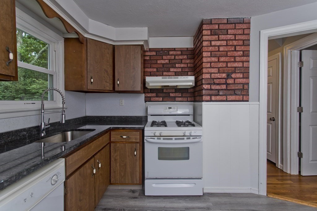 165 Rosewell Street Springfield, MA 01109 - Photo 7 of 18 Gallery Image 7