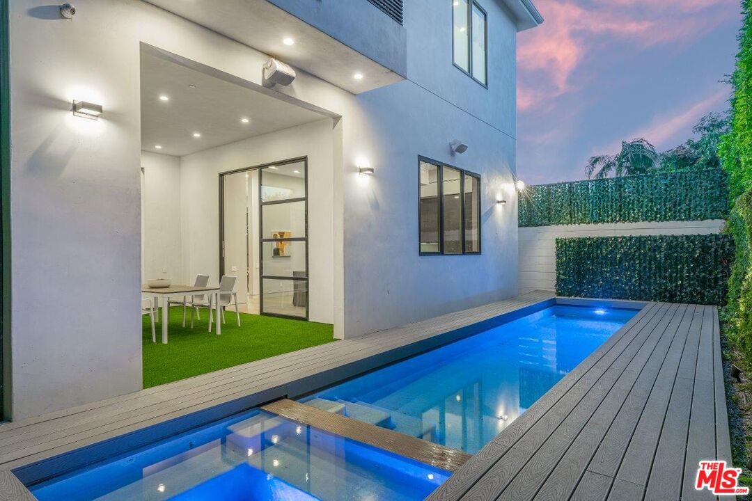 346 North Kings Road Los Angeles, CA 90048 - Photo 2 of 33 a view of a living room and wooden floor