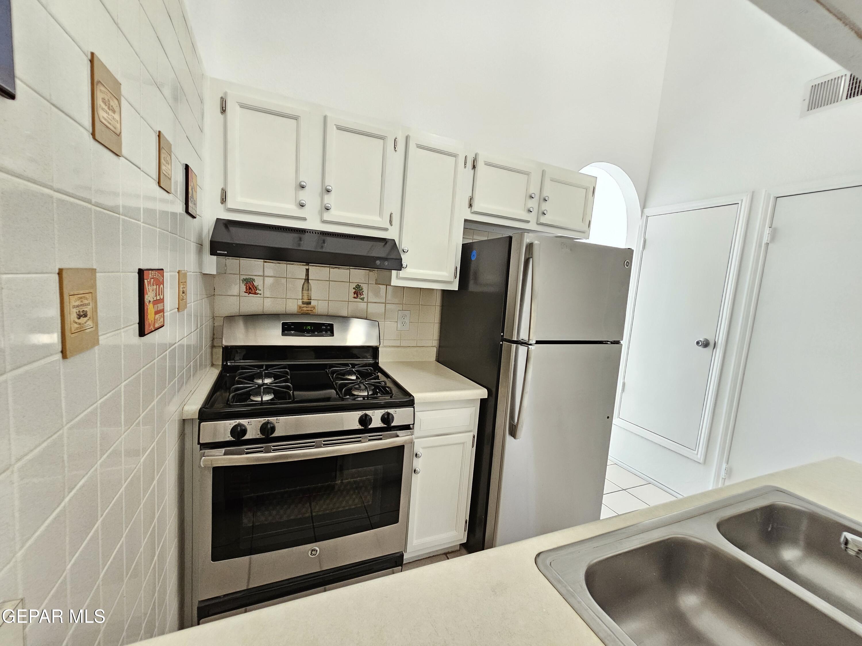 833 Destello Road El Paso, TX 79907 - Photo 17 of 55 Kitchen Appliances