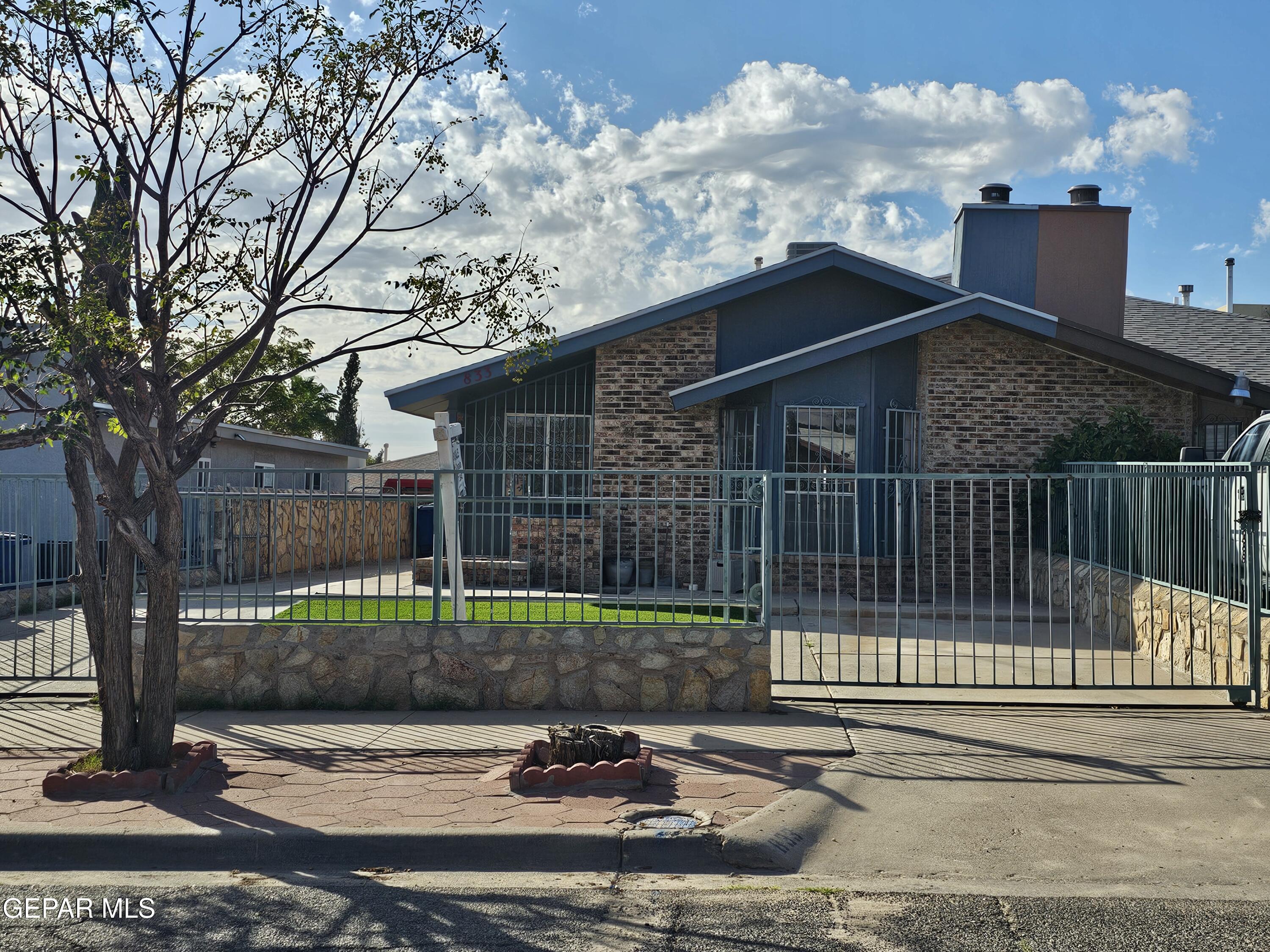 833 Destello Road El Paso, TX 79907 - Photo 2 of 55 20251006_162137