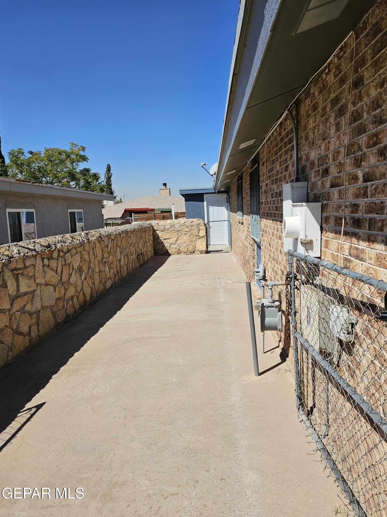 833 Destello Road El Paso, TX 79907 - Photo 4 of 55 Front 8