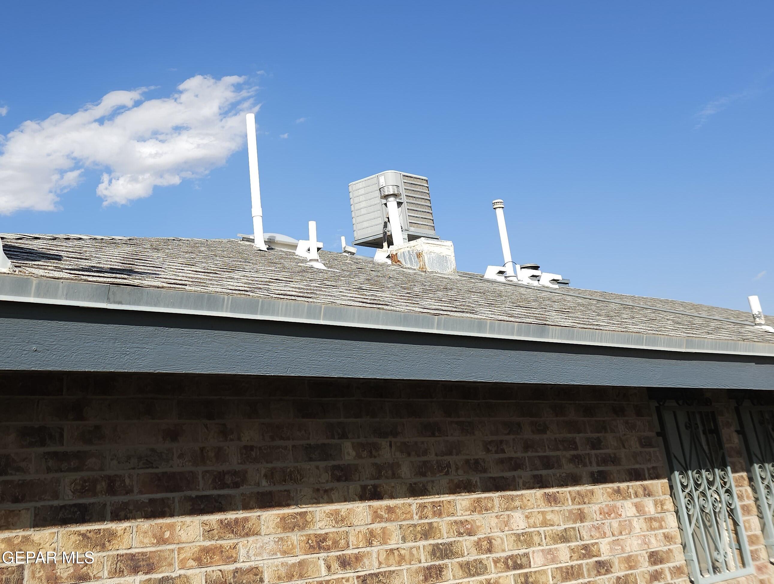 833 Destello Road El Paso, TX 79907 - Photo 45 of 55 a view of a mirror