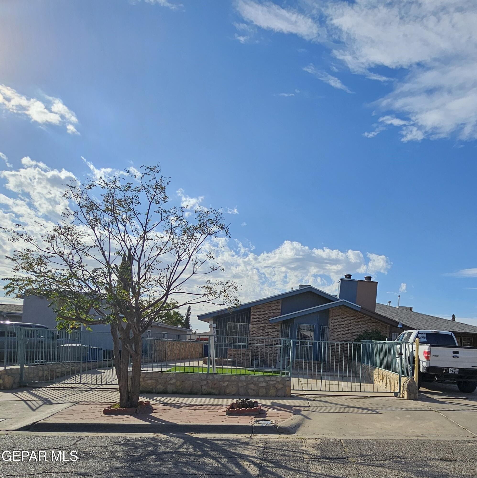 833 Destello Road El Paso, TX 79907 - Photo 46 of 55 a front view of a house with a yard