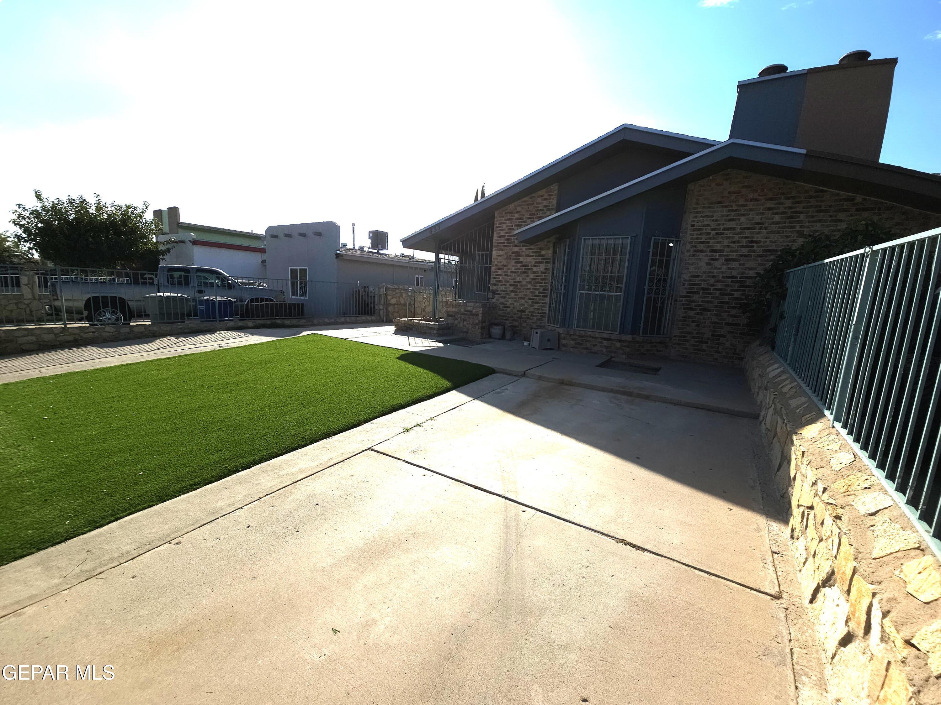 833 Destello Road El Paso, TX 79907 - Photo 48 of 55 Driveway 2