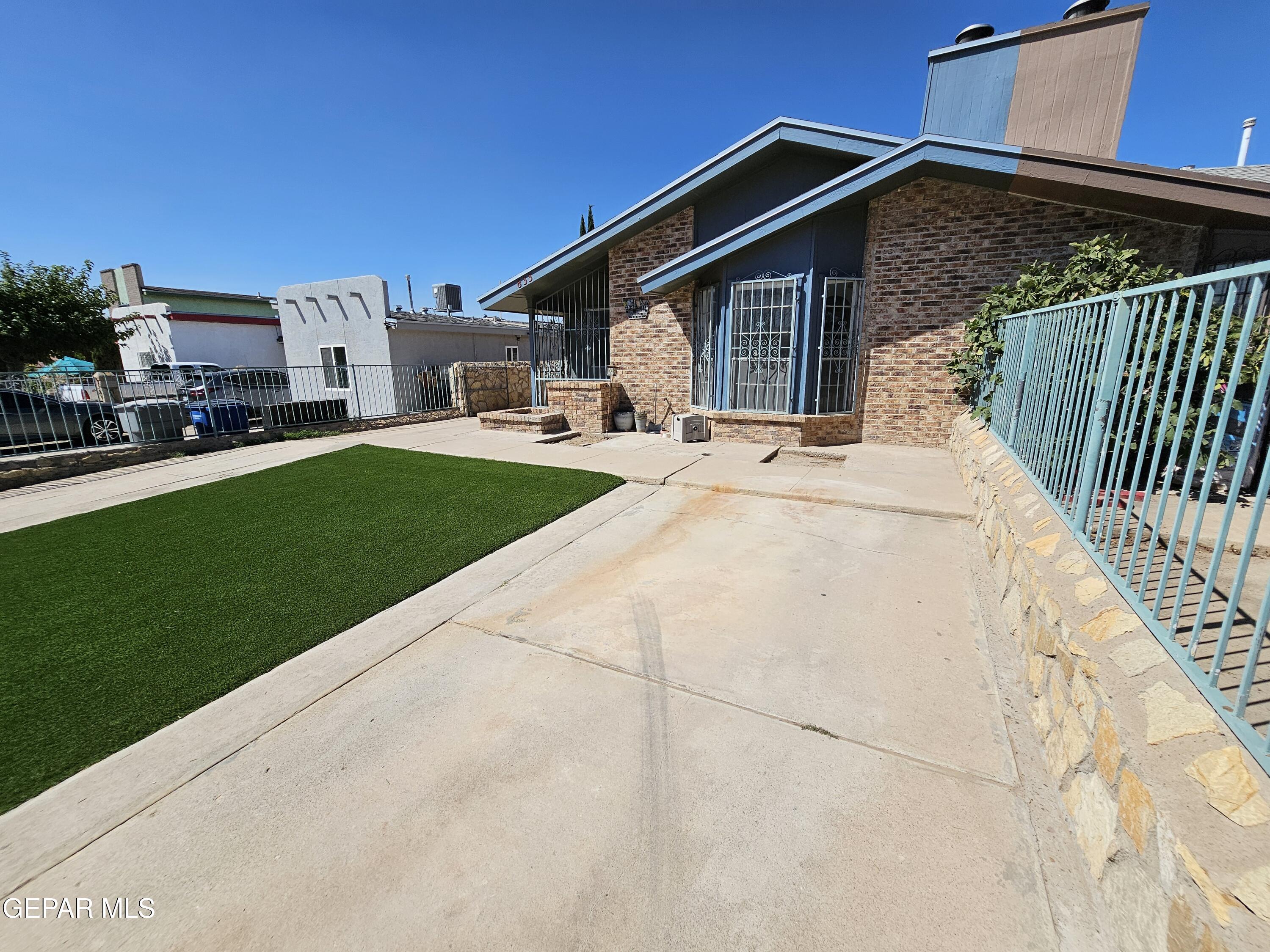 833 Destello Road El Paso, TX 79907 - Photo 6 of 55 Front 2