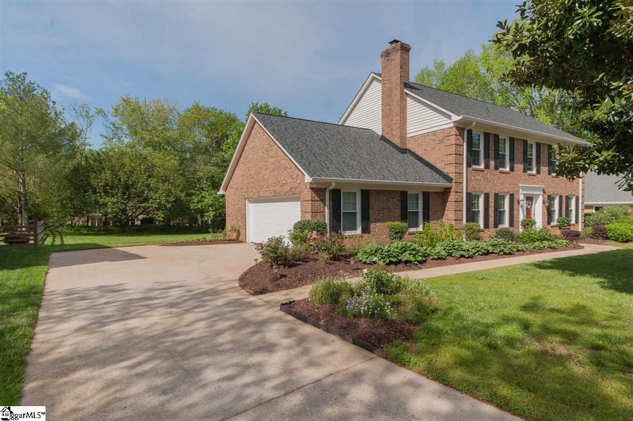 102 Stonecrest Road Greer, SC 29650 - Photo 3 of 33 Gallery Image 3