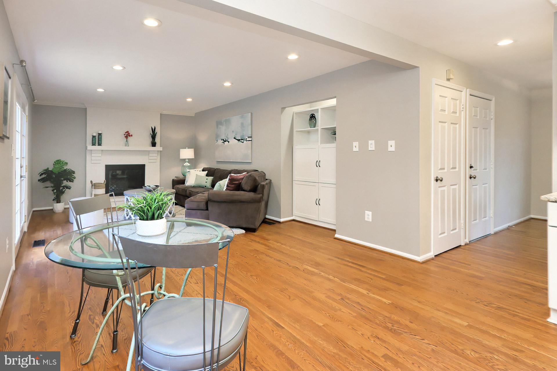 7004 Maple Tree Lane Springfield, VA 22152 - Photo 20 of 58 Brkfst area looking towards fam rm w/built-in cabs