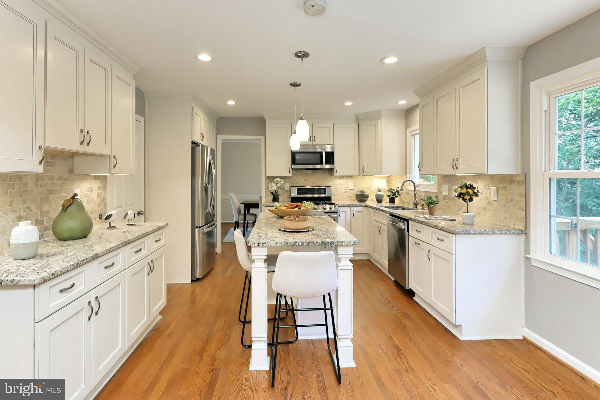 7004 Maple Tree Lane Springfield, VA 22152 - Photo 8 of 58 42-inch Shaker style soft close cabs and granite